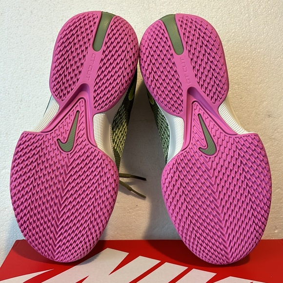 New Nike Men (7) Women (8.5) - Picture 5 of 6